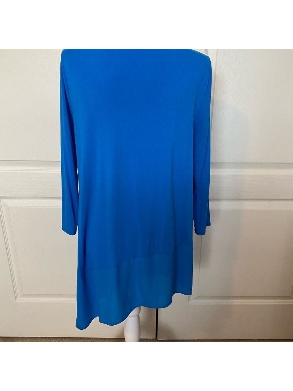 Vince Camuto Blue Asymmetrical Hem Long Sleeve Top Size M - Picture 7 of 10